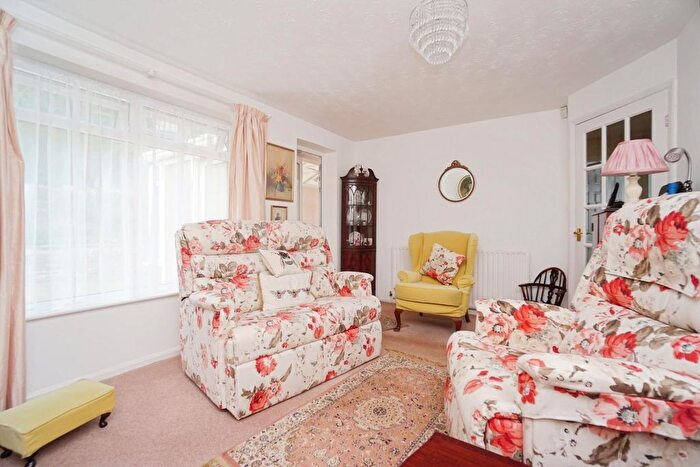 2 Bedroom Detached Bungalow For Sale In Meadow House Drive, Ranmoor, S10