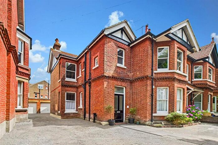 2 Bedroom Flat For Sale In Warwick Gardens, Worthing, BN11