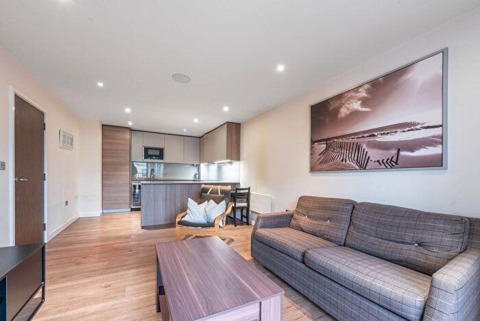 2 Bedroom Flat To Rent In Aerodrome Road, Colindale, London, NW9