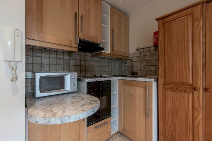 Flat To Rent In Broadhurst Gardens, NW6