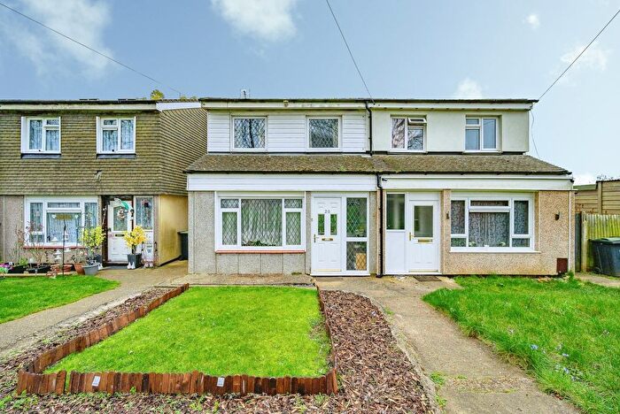 3 Bedroom Semi Detached House For Sale In Hurlock Way, Luton, Bedfordshire, LU4