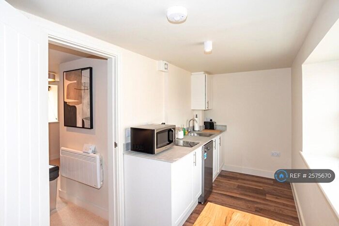 1 Bedroom Flat To Rent In High Street, Chipping Norton, OX7