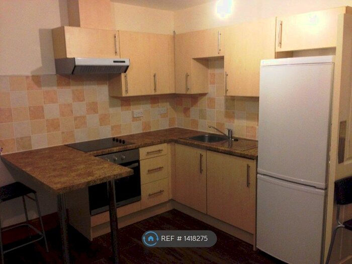 3 Bedroom Flat To Rent In Hyde Terrace, Leeds, LS2