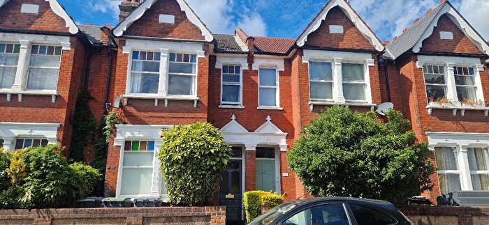 3 Bedroom Flat To Rent In Mount Pleasant Road, London, N17
