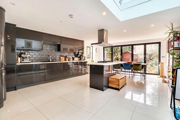 5 Bedroom End Of Terrace House To Rent In Feltham Avenue, East Molesey, KT8