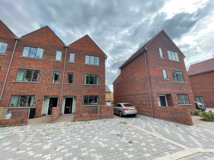 3 Bedroom Property To Rent In Towpath Crescent, Sheerwater, GU21