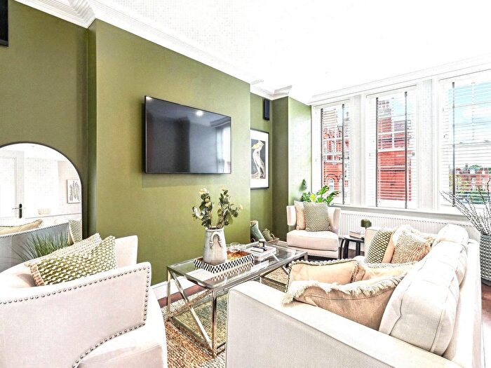 3 Bedroom Flat To Rent In Hamlet Gardens, King Street, W6