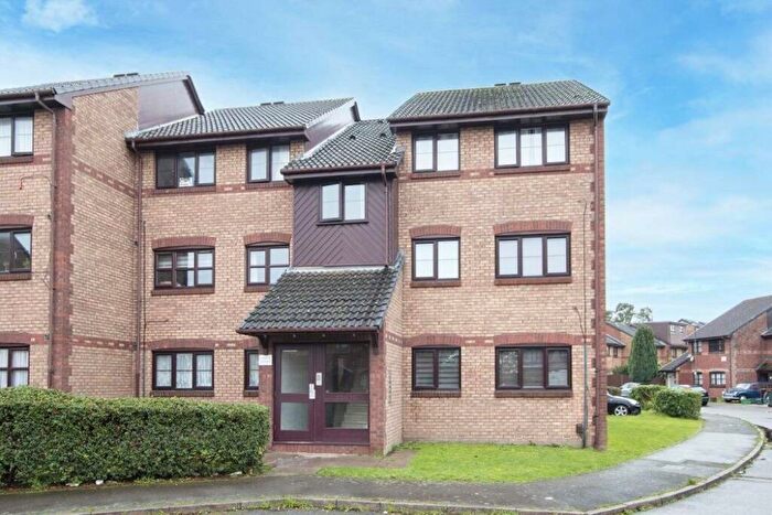 2 Bedroom Flat To Rent In Lowry Crescent, Mitcham, CR4