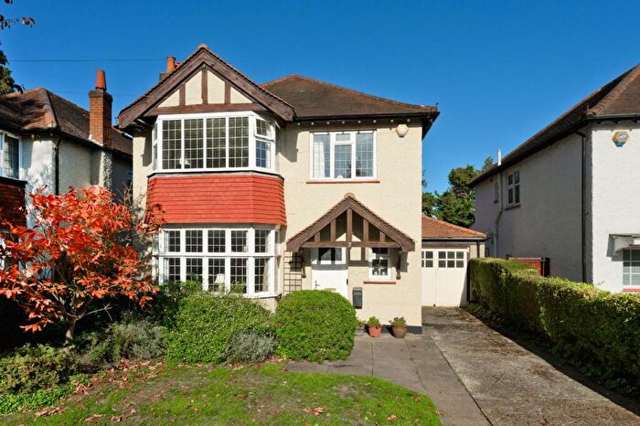 4 Bedroom Detached House For Sale In Arnison Road, East Molesey, Surrey, KT8