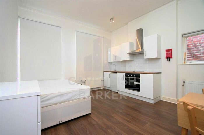 Studio To Rent In Manstone Road, Kilburn, London, NW2