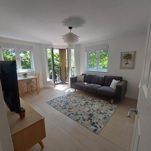 2 Bedroom Flat To Rent In Brunswick Quay, London, SE16