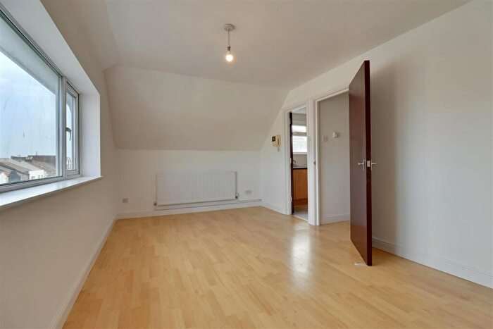 2 Bedroom Flat For Sale In Albert Road, Southsea, PO5