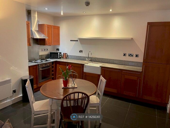 2 Bedroom Flat To Rent In Isaac Way, Manchester, M4