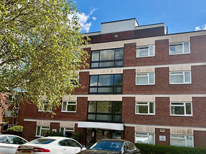 Apartment To Rent In Winn Road, SO17