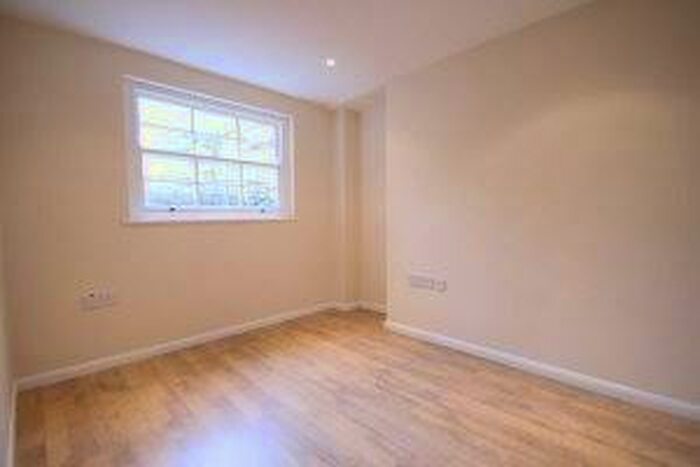 Flat To Rent In Offord Road, Islington, N1