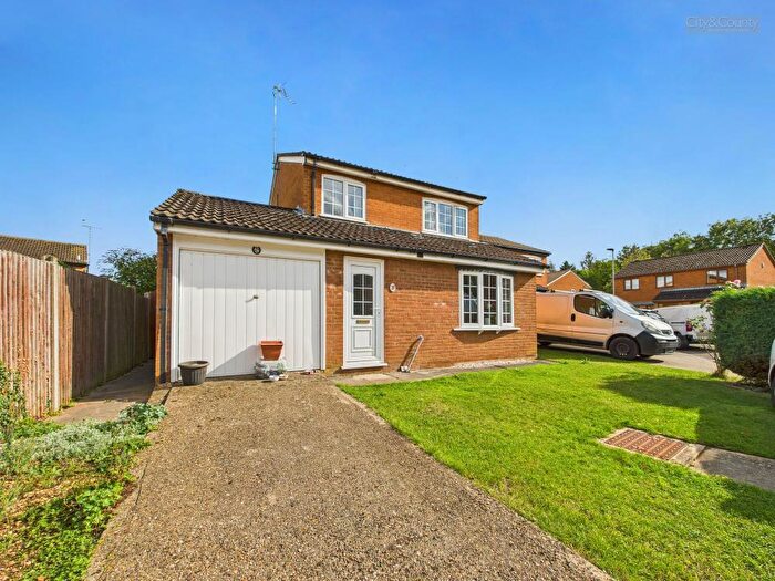 3 Bedroom Detached House For Sale In Dunsberry, Bretton, Peterborough, PE3