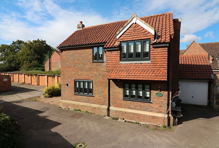 3 Bedroom Detached House For Sale In New Street, Sandwich, Kent, CT13