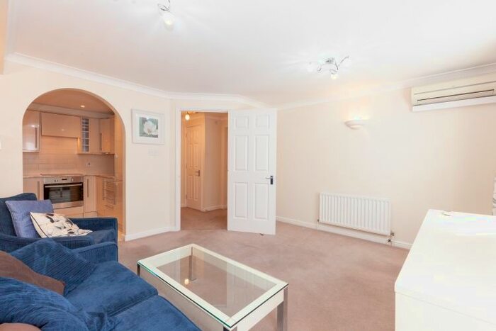 2 Bedroom Flat To Rent In St Thomas Mews, Oxford, OX1