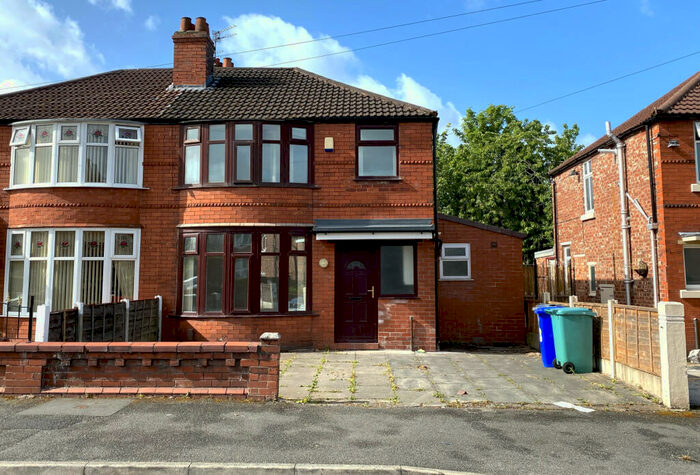 7 Bedroom Semi-Detached House To Rent In Brentbridge Road, Manchester, M14