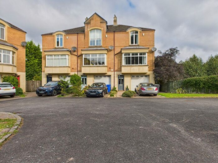 4 Bedroom Town House To Rent In Galwally Avenue, Forestside, Belfast, BT8