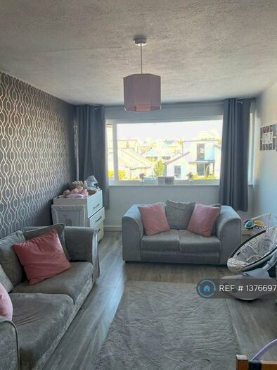 2 Bedroom Flat To Rent In High Ash Drive, Leeds, LS17