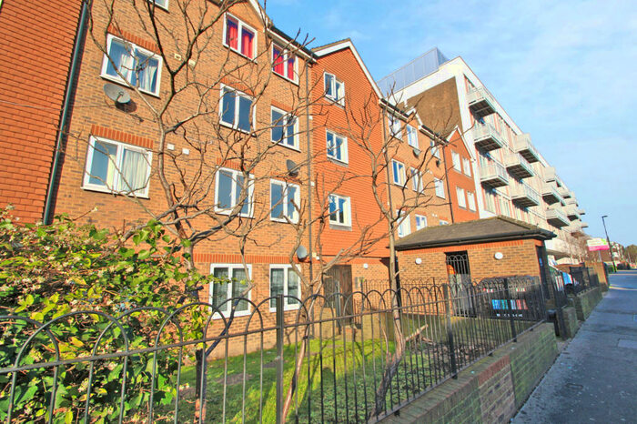 1 Bedroom Flat To Rent In Wyndhams Court, Croydon, CR7