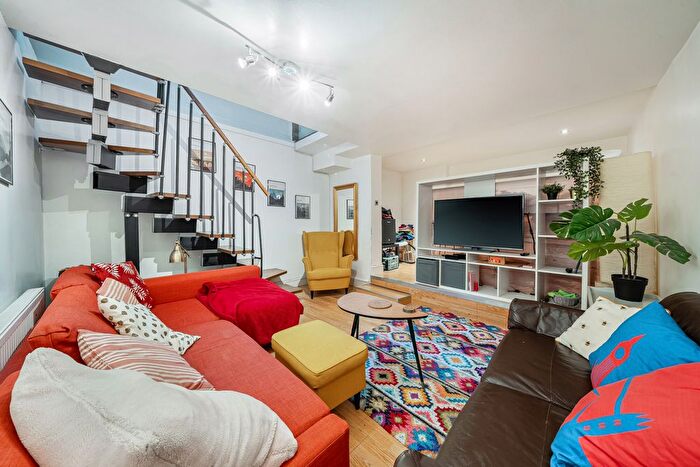 3 Bedroom Flat For Sale In Grange Road, London, SE1