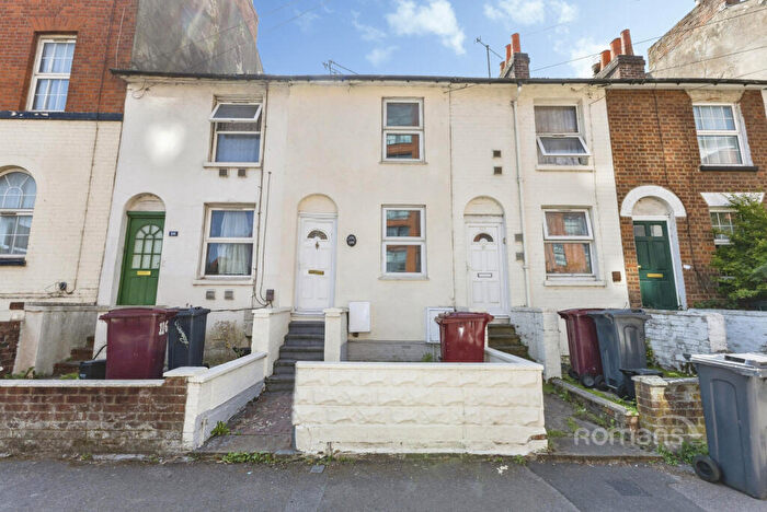 2 Bedroom Terraced House To Rent In Queens Road, Reading, Berkshire, RG1