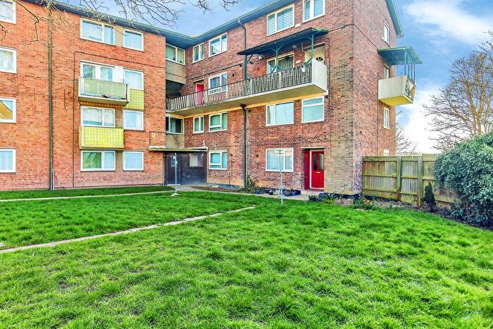 3 Bedroom Maisonette For Sale In Elizabeth Street, Corby, NN17