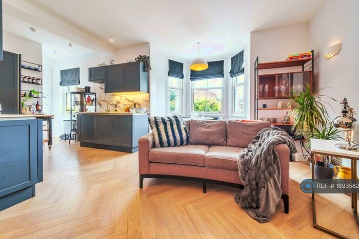 2 Bedroom Flat To Rent In Bargate House, Guildford, GU1