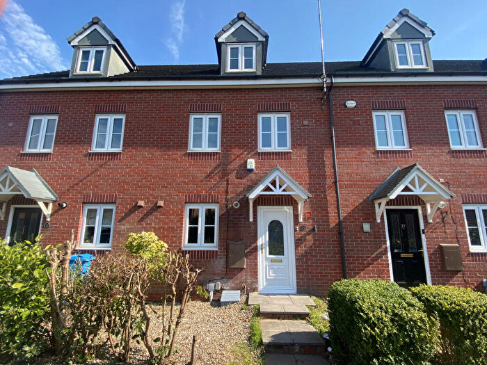 3 Bedroom Town House To Rent In Mona Road, Chadderton, Oldham, Lancashire, OL9