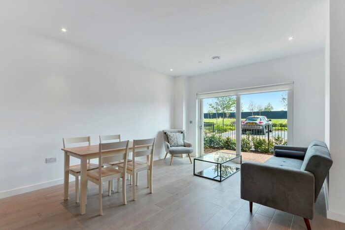 2 Bedroom Flat To Rent In Thonrey Close, Colindale, London, NW9
