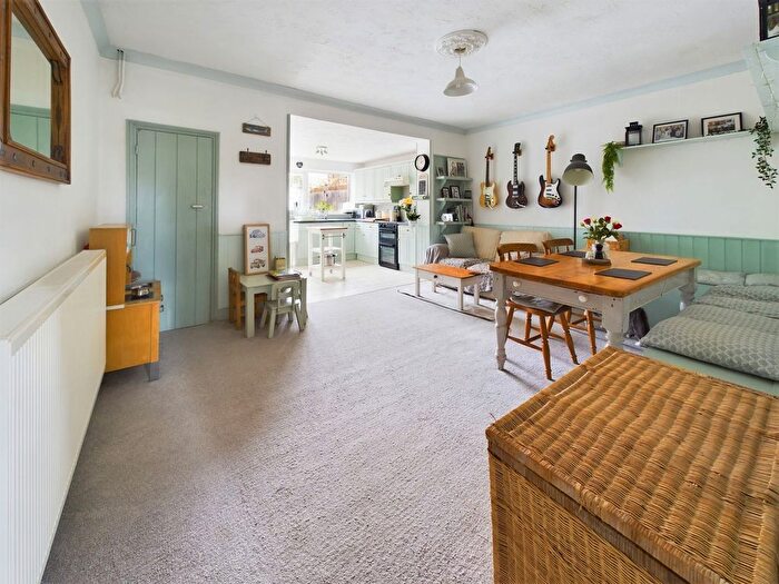 2 Bedroom Terraced House For Sale In Cross Road, Southwick, Brighton, BN42