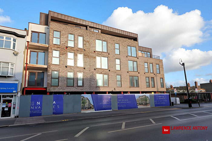 1 Bedroom Apartment For Sale In London Road, Westcliff-on-Sea, SS0