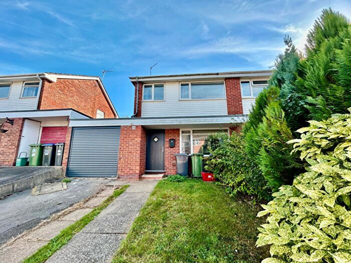 3 Bedroom House To Rent In Yardley Close, Warwick, CV34