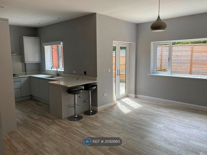 2 Bedroom Bungalow To Rent In Sherlodge Mews, Gillingham, ME8