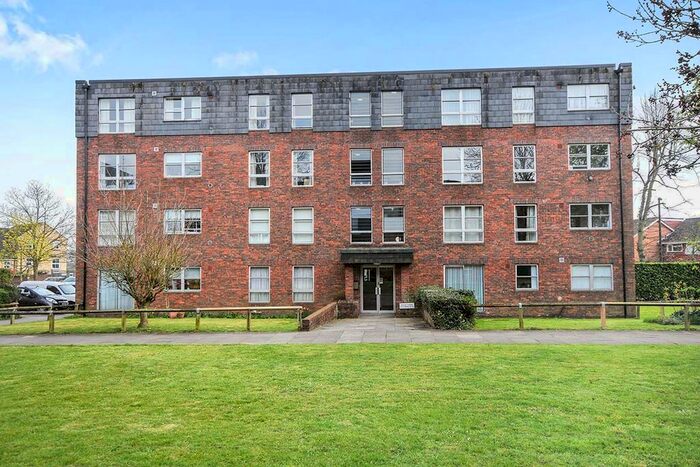 2 Bedroom Flat To Rent In Marlowe Gardens, London, SE9