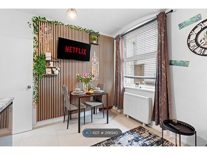 1 Bedroom Flat To Rent In Windsor Court, Brighton, BN1