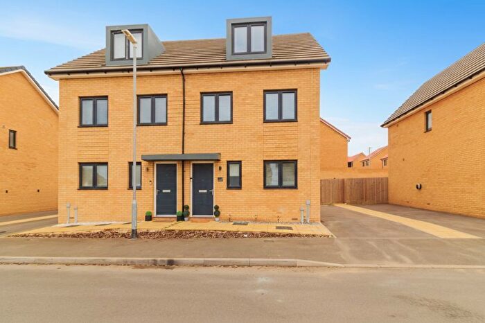 3 Bedroom Semi-Detached House For Sale In Belgrave Avenue, Halfway, ME12