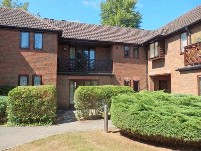 2 Bedroom Flat To Rent In Beechwood Park, Leatherhead, KT22