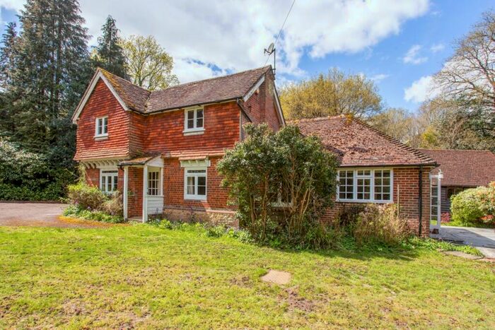3 Bedroom Cottage To Rent In Hale House Lane Churt, GU10