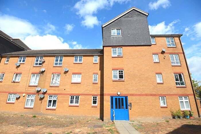 2 Bedroom Apartment For Sale In Greenhaven Drive, Thamesmead, SE28