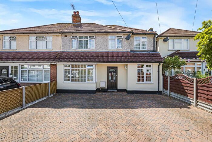 4 Bedroom Semi Detached House For Sale In Raeburn Road, Sidcup, DA15