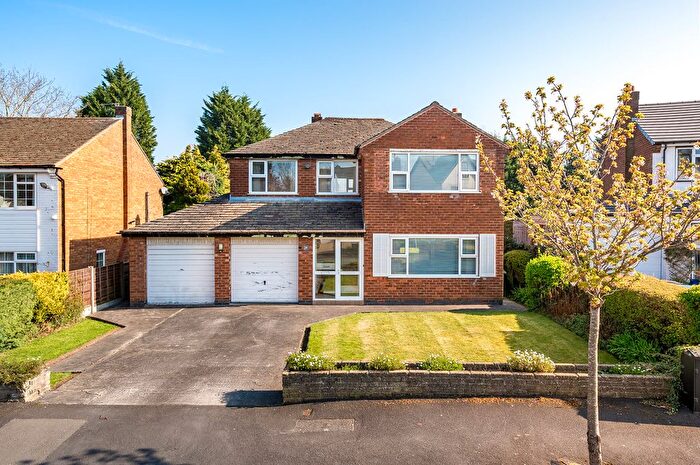 3 Bedroom Detached House For Sale In Daylesford Crescent, Cheadle, SK8