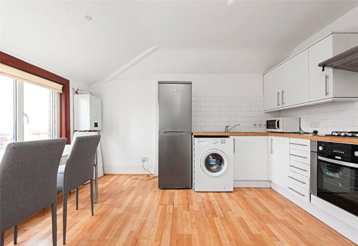 1 Bedroom Apartment To Rent In Green Lanes, Palmers Green, London, N13