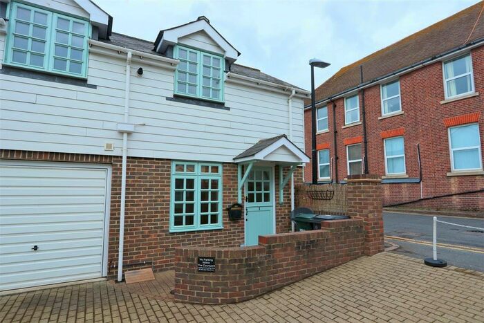 2 Bedroom End Of Terrace House To Rent In Wharf Road, Eastbourne, BN21
