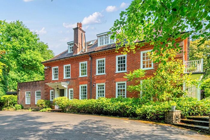2 Bedroom Flat For Sale In Farnham Lane, Haslemere, GU27
