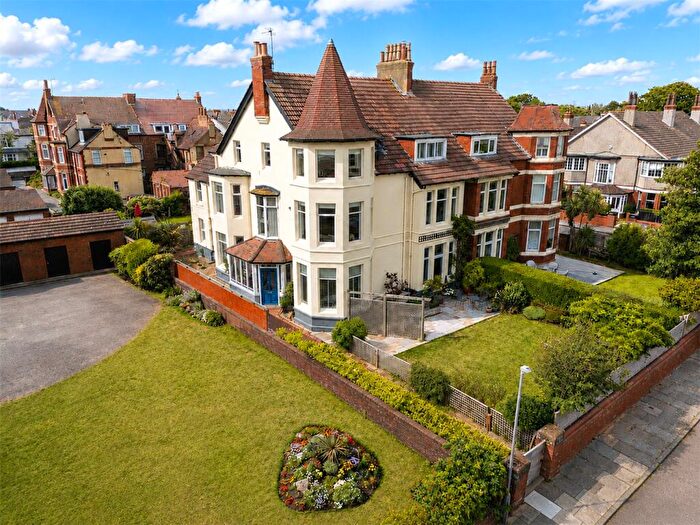 3 Bedroom Flat For Sale In Curzon Road, Hoylake, Wirral, CH47