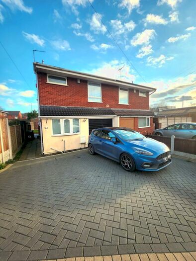 3 Bedroom Semi-Detached House To Rent In Gordon Crescent, Brierley Hill, DY5