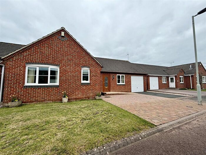3 Bedroom Detached Bungalow For Sale In Keswick Close, Longlevens, Gloucester, GL2